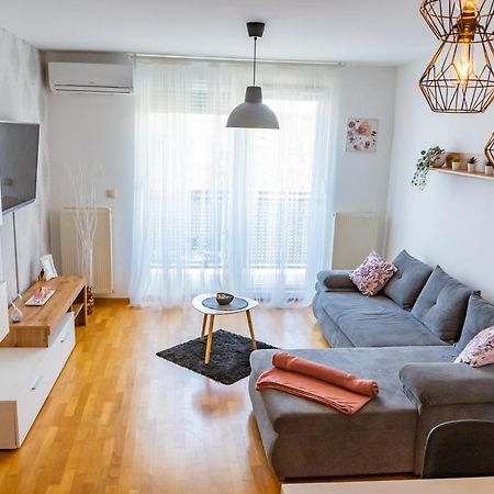 Апартаменты Brand New - Selfcheckins 24 - Zagreb - Garage - Loggia - New - Luxury Экстерьер фото