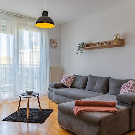 Апартаменты Brand New - Selfcheckins 24 - Zagreb - Garage - Loggia - New - Luxury Экстерьер фото